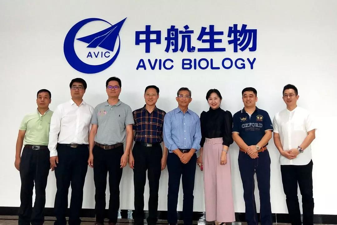 柬埔寨王室成员、前副首相等一行访问中航生物