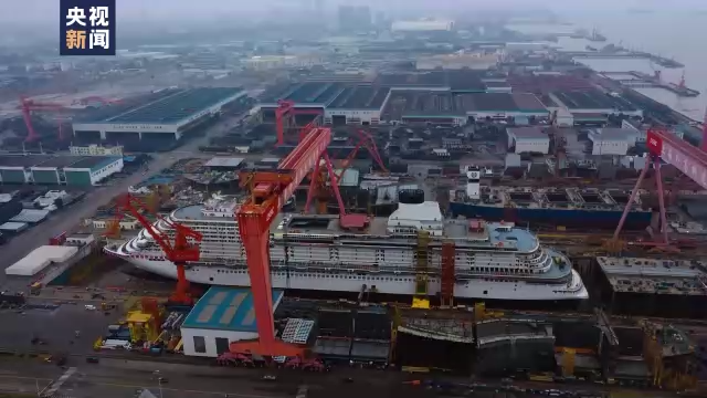 新里程碑！中国首艘大型游轮实现坞内起浮